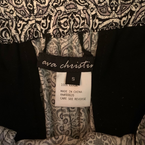 Ava Christine geometric print flowy/soft shorts - Picture 4 of 4